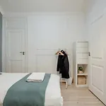 2 Bedroom Apartment With Great Transport Links To The Heart Of Lisbon