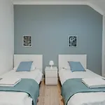 2 Bedroom Apartment With Great Transport Links To The Heart Of Lisbon