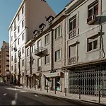 2 Bedroom Apartment With Great Transport Links To The Heart Of Lisbon
