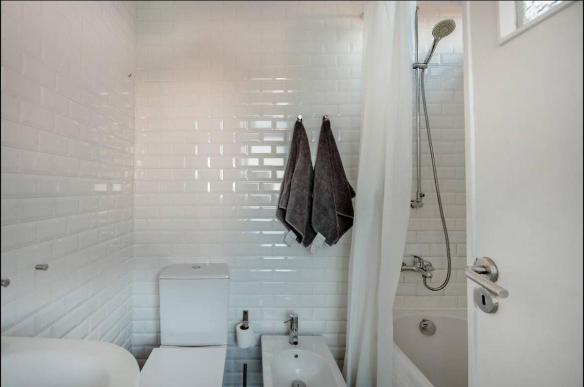 Apartment 2 Bedroom With Great Transport Links To The Heart Of Lisbon